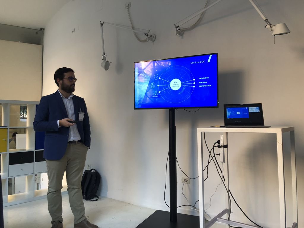yarixsocial's tweet photo. #ThinkRoma: Maurizio Fraccari introduce @VarGroup, #IBM Platinum Partner, e la sua Divisione #DigitalSecurity #Yarix https://t.co/nPuEDrtjGc