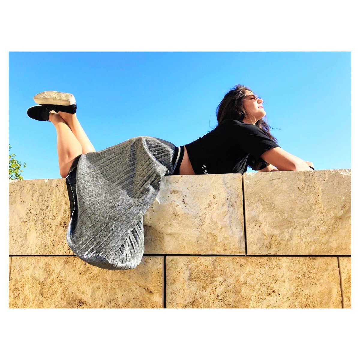 ShopNYTAQ's tweet photo. Waiting for the weekend like 👓☀️🍸
▪️
#SHCKMQueen👑
#SHCKM #AccordionPleatedMidiSkirt
#ShopHerClosetKM 💎 https://t.co/JrrMAeRwuH