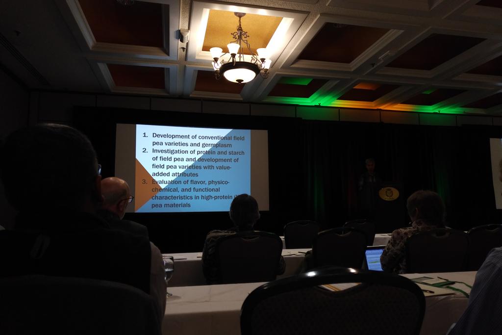 APGCED's tweet image. Last day of Canadian Pulse Research Workshop-listening to the overview of Dr. DJ. Bing&apos;s new project.  A 3-project effort with many scientists across the prairies collaborating! Looking forward to future results and linking peas to the food industry! #CPRW18 #pulseresearch