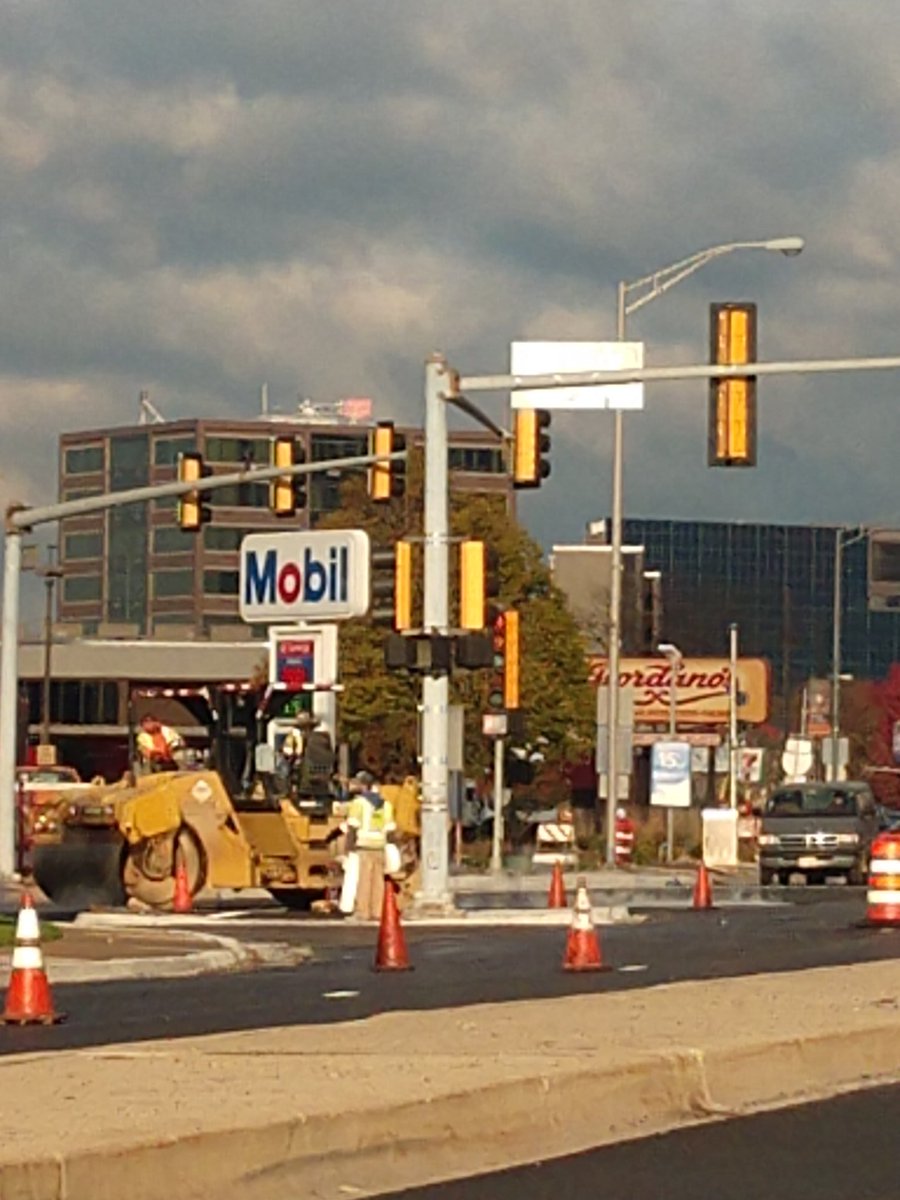 AnnaStaps's tweet image. #villageofrosemont gives zero fucks you have a morning commute #surpriselaneclosures #thiswasfun