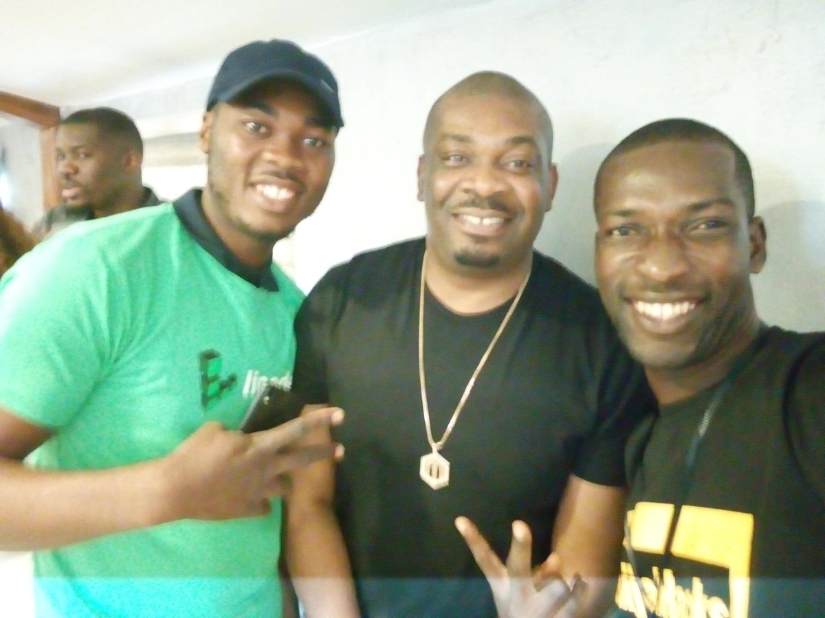 okoropaul's tweet photo. And when I thought I've seen all the stars at #TMES18 and #NaijaHacks2018 I incidentally bumped into this lengendary music mugul @DONJAZZY. He was such a cool guy to hangout with.
#ChillingWithdDon
#RepingWarriInLagos
#TeamFudHub
#WarriToTheWorld https://t.co/GjY1eDd6J3