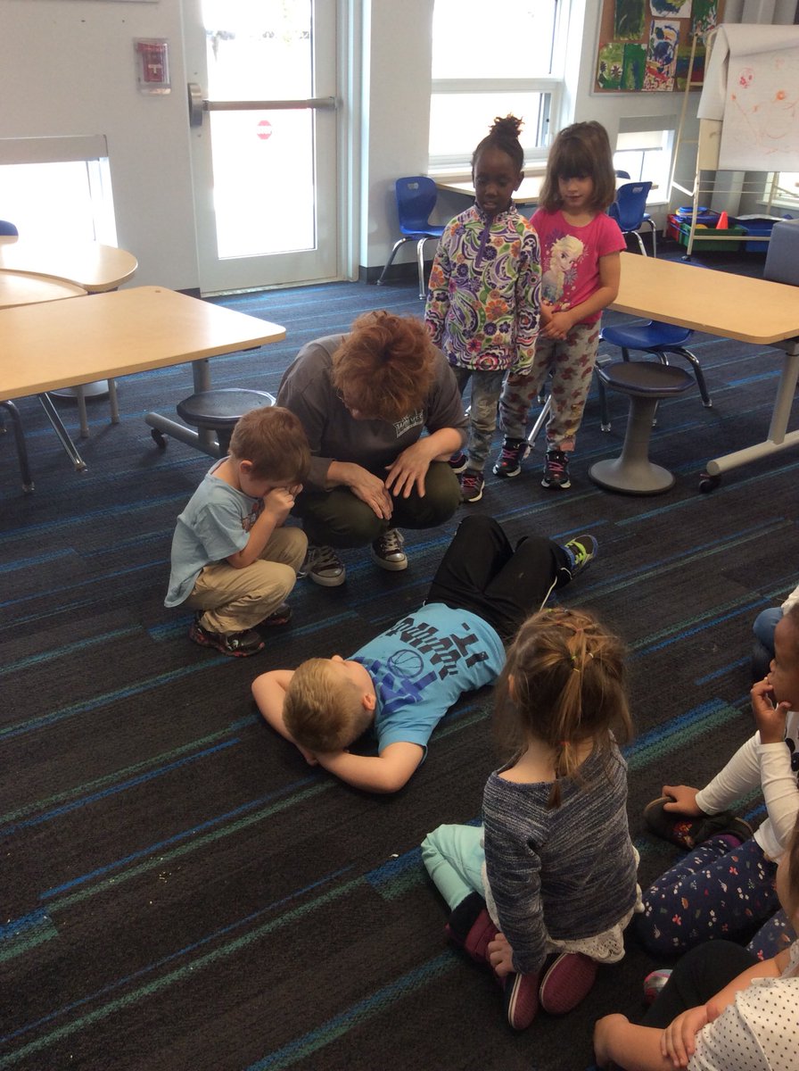 somers_smith's tweet photo. We are learning the story of the Good Samaritan using our dramatic arts skills. @K_2Wolfpack @alcdsb_stfa #stfadiscipleship https://t.co/mLfQaDfhBs