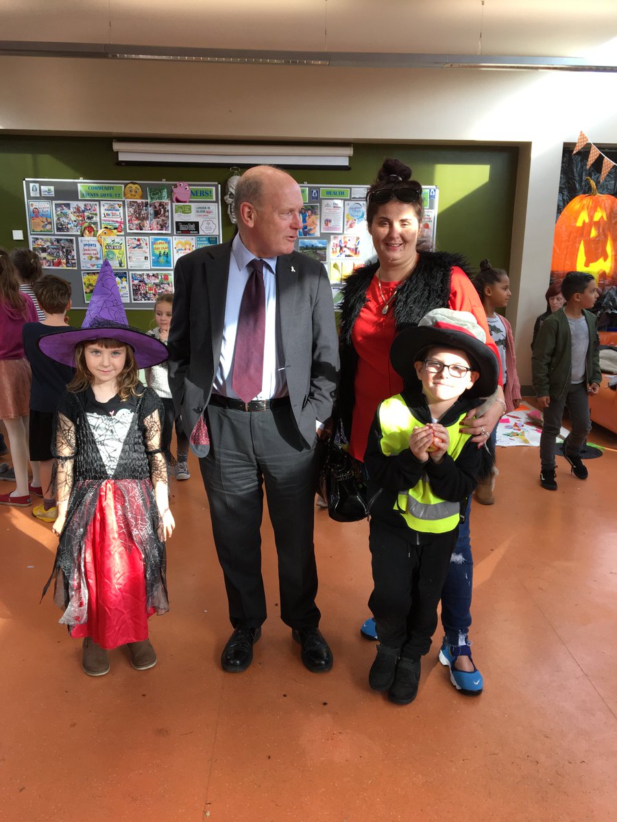 TowerHamletsNow's tweet photo. Everyone was excited when @MayorJohnBiggs joined in half term events @VickyParkLondon today. There’s plenty more fun to come this week. See what’s on here: https://t.co/WsCRizpLtb https://t.co/hMYXz3buml