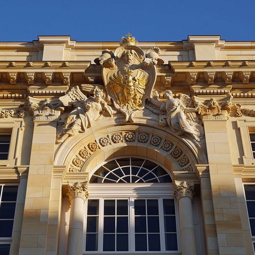 RIBAJ's tweet photo. The strange fusing of replica baroque and modernism at Berliner Schloss sums feels normal in this city’s architectural evolution, says @hughpearman # ribaj125
https://t.co/ZyH1T6hFci https://t.co/uTgjqspYyQ