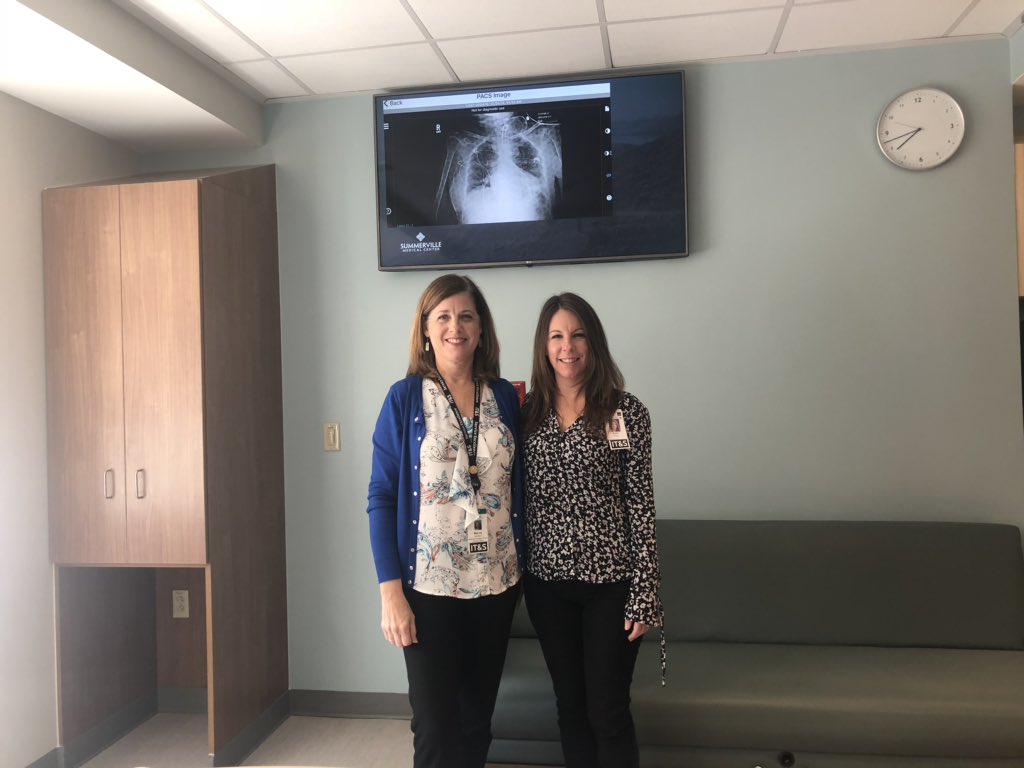 Mimmsy1's tweet photo. Marsha/ Heather demonstrates how we can use technology to enhance the patient/ provider experience. PK mobility paired with Apple 📺 Technology! #SMC #PKgoals #PSSDreamTeam #PatientKeeper https://t.co/oxP4sxF5aV