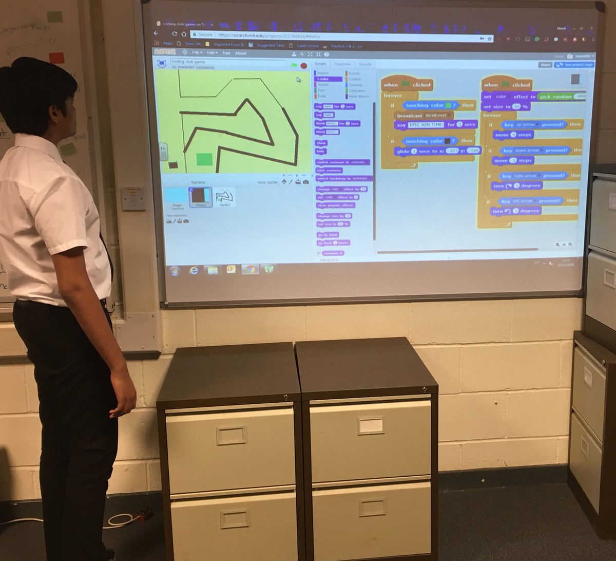 rosshall_BECS's tweet image. One of our S2 pupils volunteering to take his own coding club at lunchtime on Thursdays to showcase his skills and teach some of our S1s coding #leadershipskills #codingclub #computingscience #lunchtimeclubs