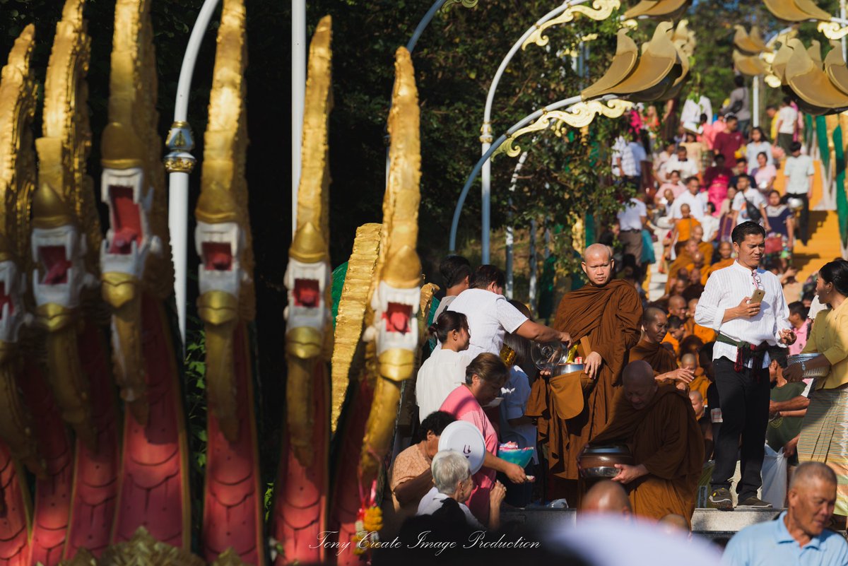 T_Photographer8's tweet photo. ประเพณีตักบาตรเทโวโรหณะ บริเวณบันไดพญานาค หรือบันไดสวรรค์ ที่อำเภอโขงเจียม

#รีวิวอีสาน #Ubon #อุบลราชธานี #โขงเจียม #เที่ยวไทย #ออกพรรณา https://t.co/J3HpU0YcZK
