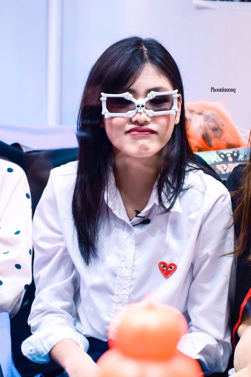 fyrstiese's tweet photo. ดูท่าใส่แว่นซะก่อน 55555555 😂 #GygeeBNK48 #BNK48 https://t.co/S26ba5HkET