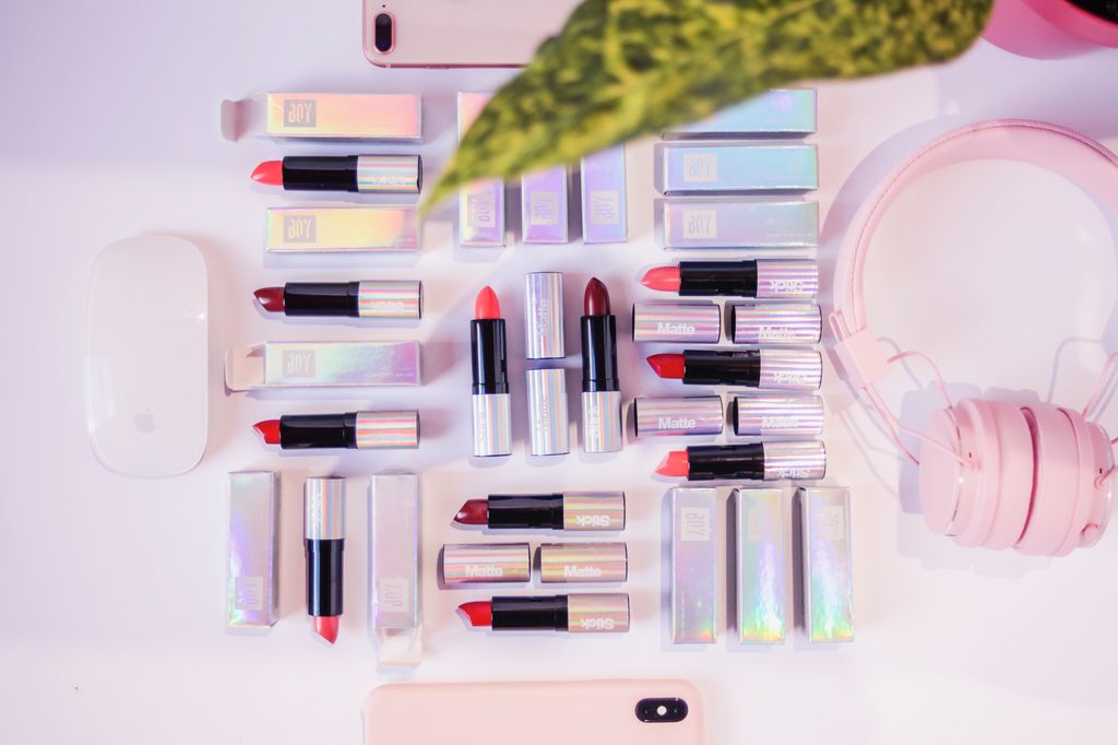 makeupprony's tweet photo. The perfect lippies for the bold! 💋💄@makeuppronewyork 

#BOYBeauty #lipsticklast #mattelipstick #lipstick #naturalartistry #maclipstick #undiscoveredmuas #makeupartists #makeuppronewyork #makeuppro #boldlips #hudabeauty  #Maccosmetics #nyfwmakeup #editorialbeauty #voguemagazine https://t.co/CUQZf0Gvet