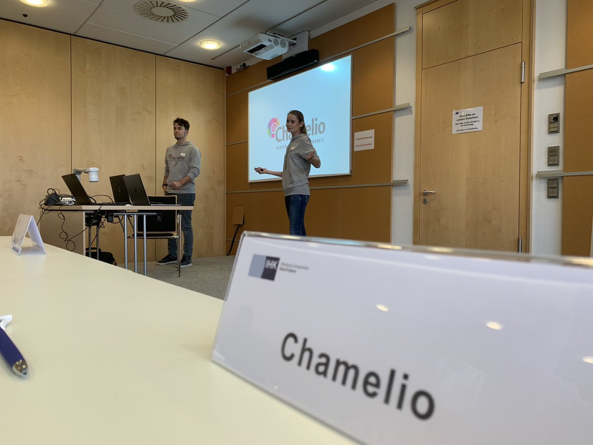 BillySperlich's tweet photo. #startup #pitch von @ChamelioDE bei @IHK_Mainfranken !!! Tolle Präsentation! 👉https://t.co/01StVqHDFZ #fitamarbeitsplatz @Uni_WUE #fitness @gruenderszene https://t.co/hpgCiy5oZT
