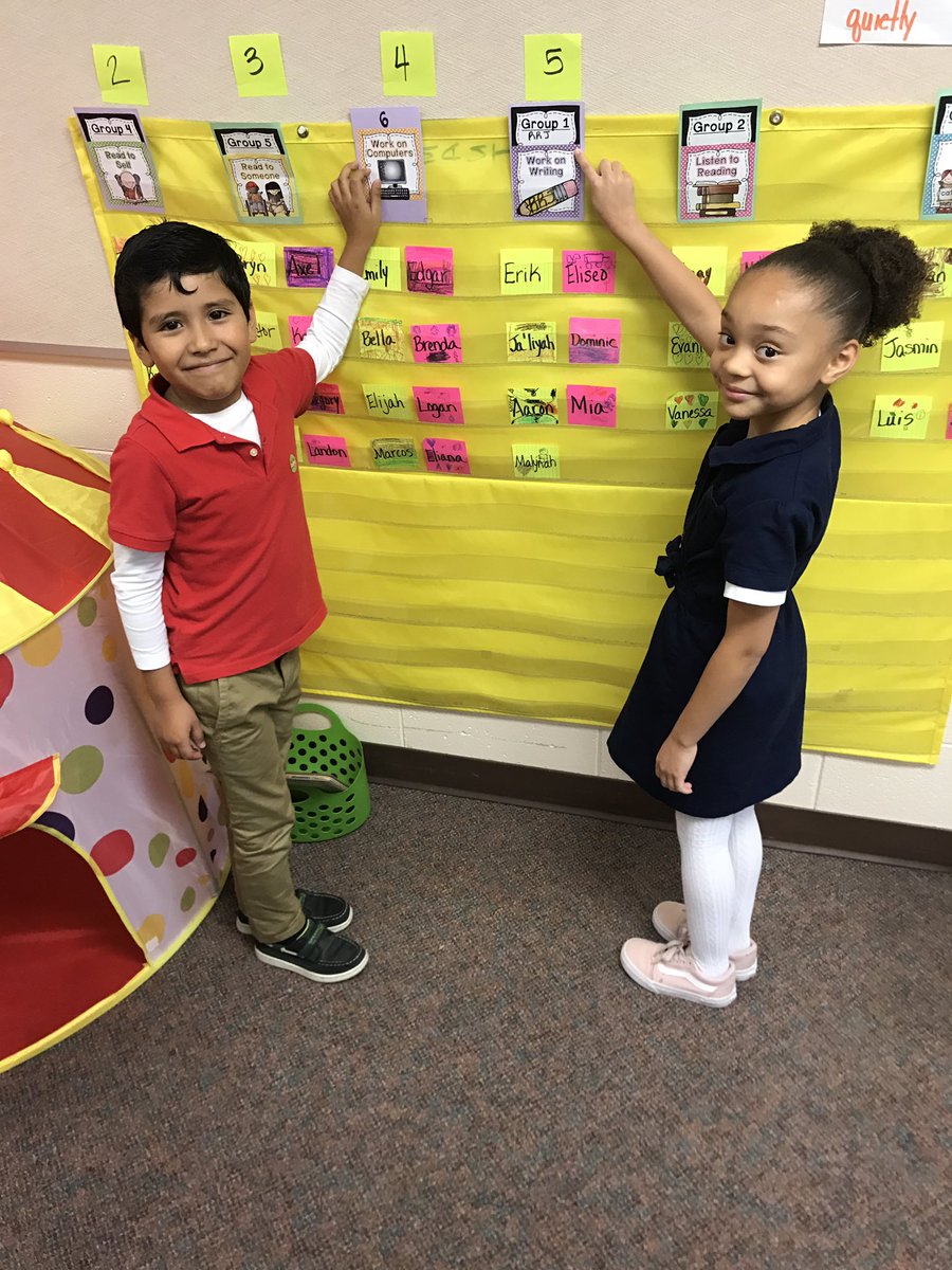 mllmrshuseman's tweet photo. Malynah has done an awesome job teaching Marco how to change station cards! #lincolnswagstudents https://t.co/1ANdjHiWB0