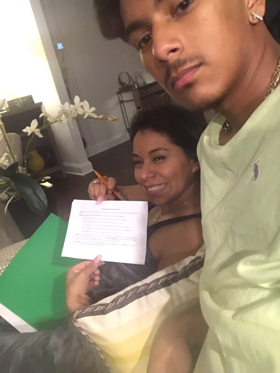 smARTwitSteele's tweet image. Remember that parent homework that was assigned? Parents/guardians gave feedback to their loved ones &amp;amp; shared that moment in photo form!!! 👏👏👏 Open up your classroom! #KHSCDAnd #teachdifferent