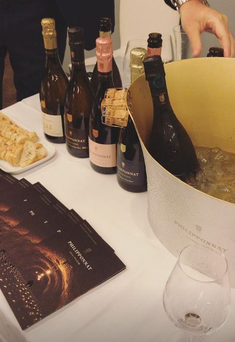toutounistar's tweet photo. Nouvelle catégorie, petit compte-rendu d'un itinéraire en salon ! #vin #champagne #masterpros #rvf Master Pros Champagne (RVF) 2018 https://t.co/hF5OxzUrnP https://t.co/RVl379sAVu
