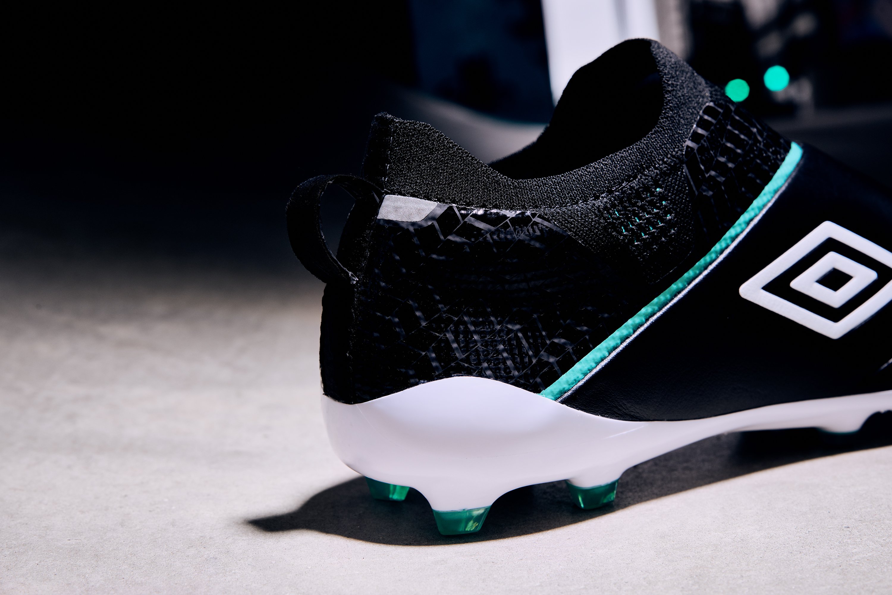 Umbro hotsell laceless boots