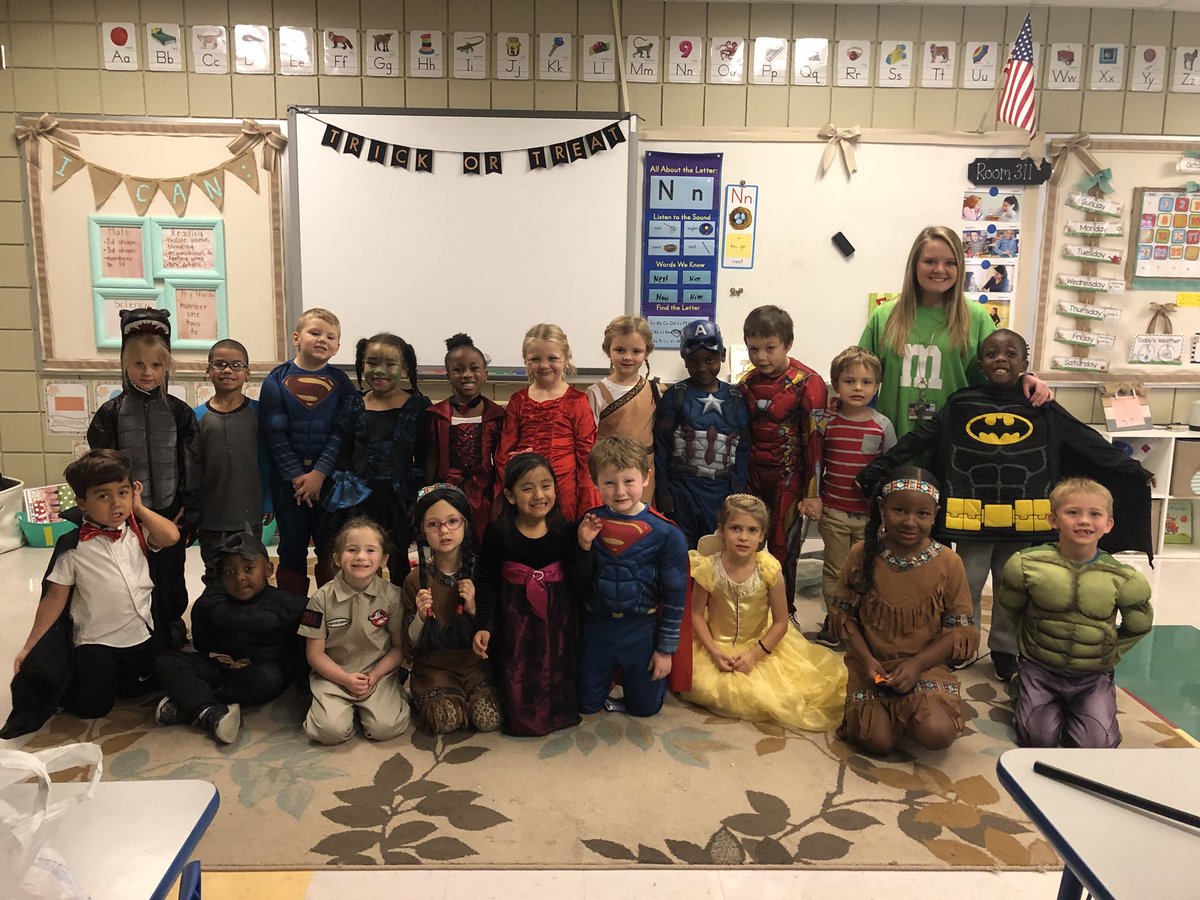 heathergrice33's tweet photo. These kiddos had the best time “scaring away drugs” in their costumes today! #redribbonweekfun #wehadsomecoolcostumes @EEECEnterprise https://t.co/O1MK93uDrt
