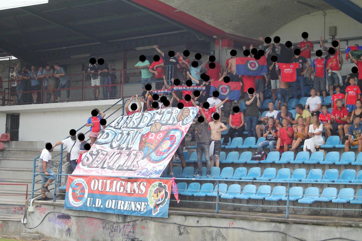 Ouligans2009's tweet photo. Algunhas imaxes do Ourense - Ponte do 8 de setembro. Lembramos que o día 6 de decembro será a reanudación tra-la suspensión polas fortes choivas. HERDEIROS DUN SENTIR. OURENSE SOMOS NÓS!! https://t.co/vMNeeKrOFj