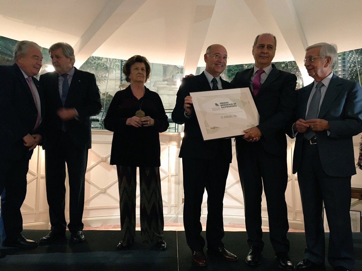 RAGinforma's tweet photo. ÁNGEL GIL es el ganador del PREMIO GREGORIO MARAÑÓN al mejor científico en el campo de la alimentación #PMG2017 https://t.co/qr3rOtQaXp