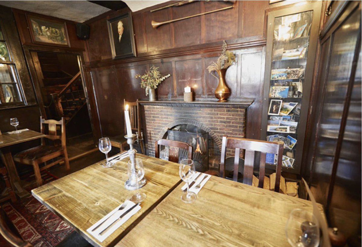 You know what you need tonight, don't you? That's right – genuinely good pubs that are also haunted!

mrhyde.com/london/genuine…