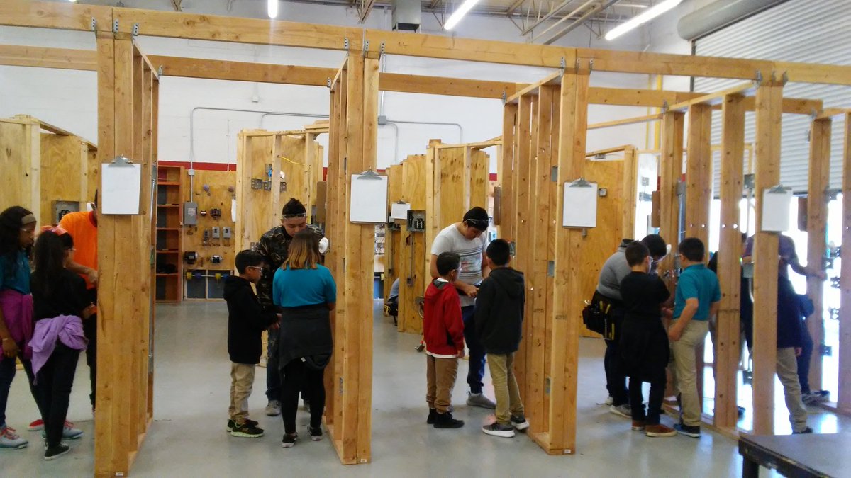 PRodriguez_BES's tweet photo. JPB WIN at Socorro High learning to be electricians! https://t.co/4eufQa7GpG