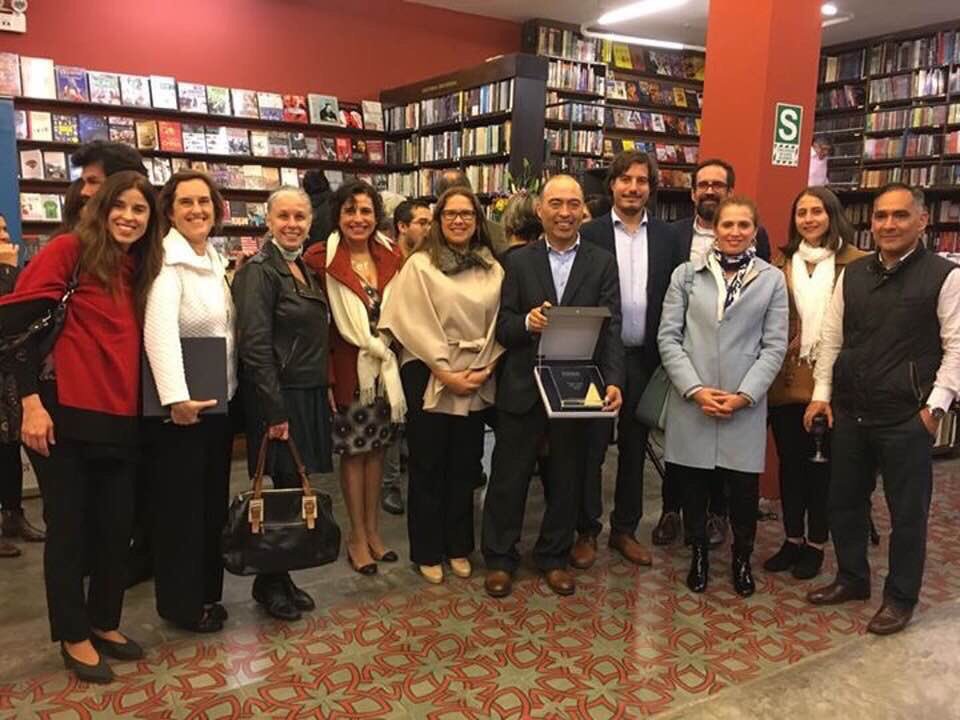 Edcmory's tweet photo. ¡No podemos estar más felices! 
El Centro de Investigación de la UP (CIUP) recibió ayer el Premio PODER al Mejor Think Tank del Año 2018 en el Perú.

👏🏻👏🏻👏🏻👏🏻 a la calidad de nuestros investigadores y su producción intelectual https://t.co/yoe6M5UyqS