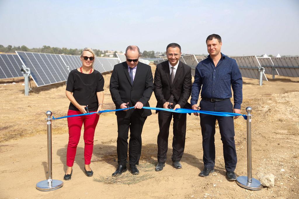 EDF_power's tweet photo. Inauguration de la centrale #solaire de #Mefalsim (13,4 MWc) en présence de @HeleneLeGal Ambassadrice de France en Israël; @steinitz_yuval Ministre israélien de l'énergie; Ayalon Vaniche CEO EDF Renewables Israël et Assaf Eilat Président Israël ERA. https://t.co/HVPW4lg9Wx