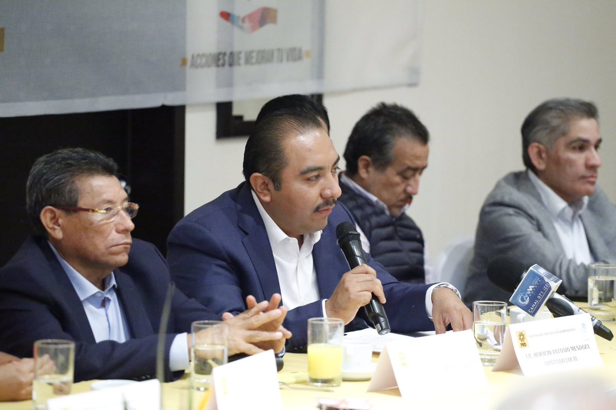 Me complace informar que promoví 60 iniciativas y 44 puntos de acuerdo. Celebro que el Pleno del @Congreso63Oax , haya aprobado un total de 24 iniciativas y 27 puntos de acuerdo, durante los dos años de ejercicio legislativo. #InformeDeActividades #Oaxaca