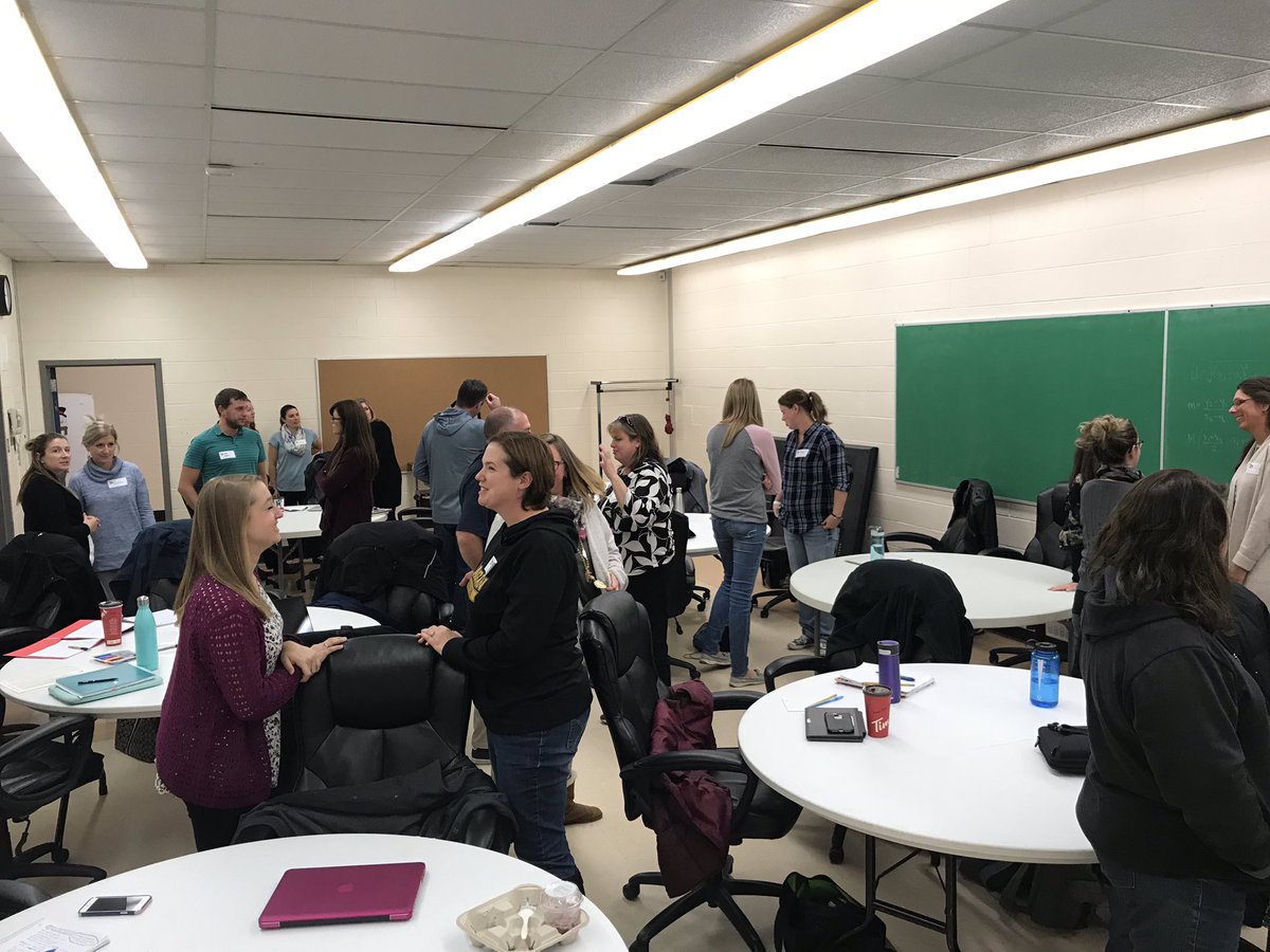 eric_hardie's tweet photo. Working with elementary teachers from the east end of @UCDSB on how to plan #experientiallearning opportunities for their students. Lots of great ideas already going on in the board! How do we share all the great ideas effectively? #ucXLearning https://t.co/5WbeteB1Cg