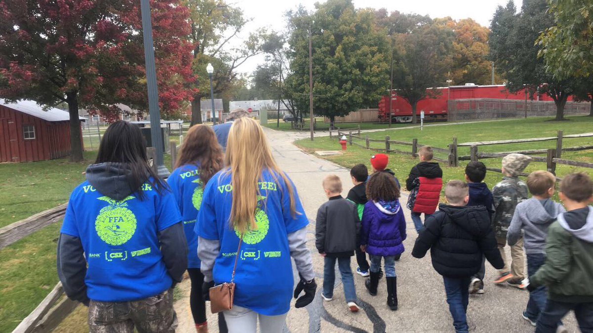 FranklintonFFA's tweet photo. Students did a great job helping with kindergartens learning about agriculture! #NationalDaysOfService #FFAJustOne https://t.co/D1IGCDEm2c
