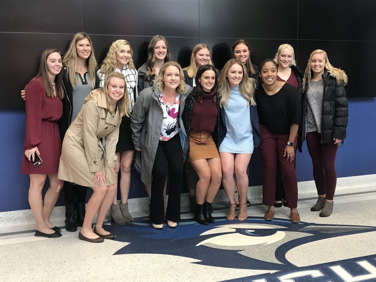 BrandyMenaugh's tweet photo. Heading to #leadthechange luncheon with some phenomenal @gocreighton female student-athletes! https://t.co/WU5fECWtbh