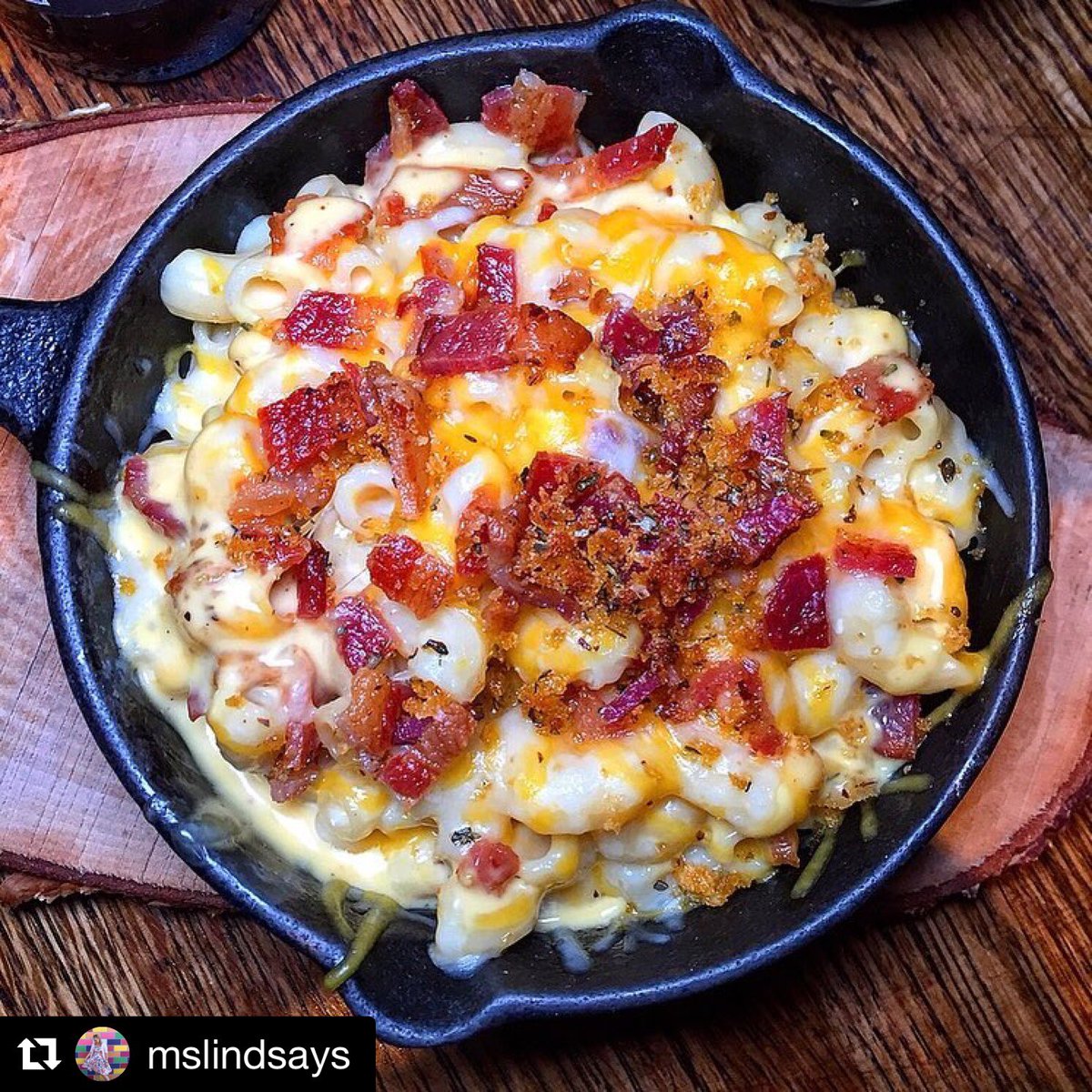 Dive in 🧀
#macandcheese #macaroni #pasta #cheese #cheesy #noodles #cheesepull #bacon #comfortfood #brunch #foodstagram #thedailybite #sogood #food #lovefood #foodphoto #love #yum #nyc #nycfoodie  #hungry #tryitordiet #topcitybites #nycfat #foodpornshare #eatupnewyork #feedfeed
