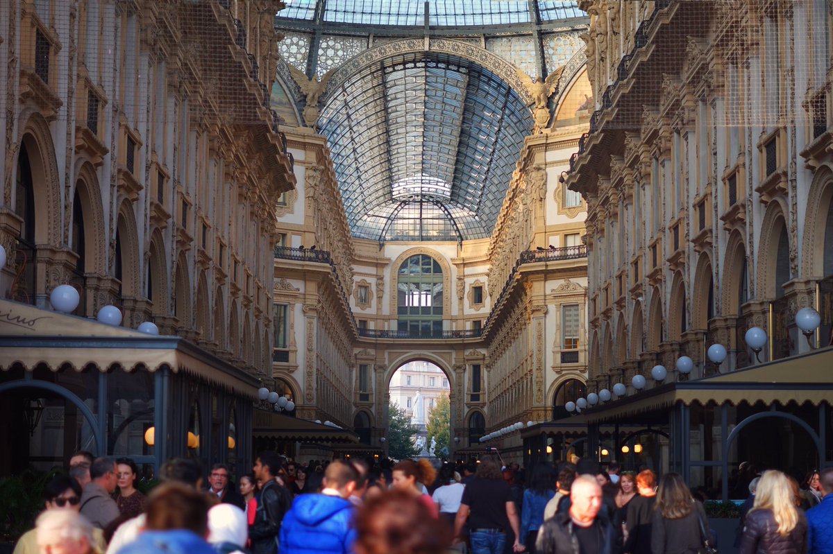 tr_howard's tweet image. Downtime in fashionable Milano with #8Js, taking in the weather ahead of tonight’s fashion show with Italy’s favourite small car - @FIAT_UK. #Collezione #LiveFast