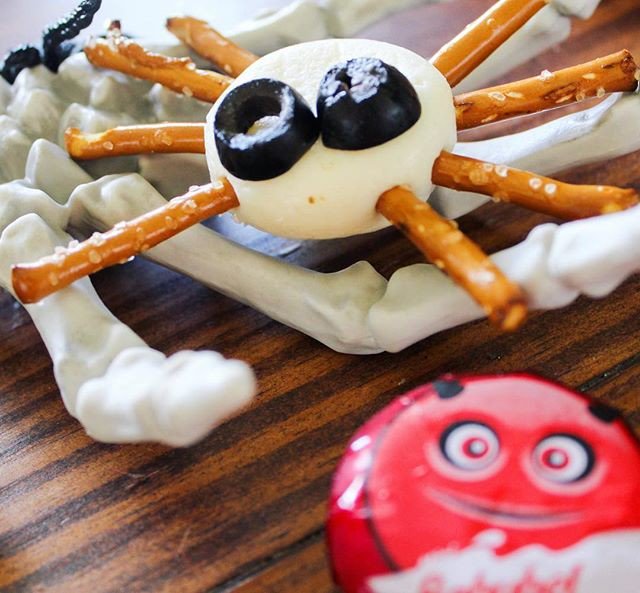siliconsahm's tweet photo. These are so cute!! And not too “Pinterest-y” to where I couldn’t do it 😁😬 Reposting @thesproutingminds:
🧀🕷😜 .
.
.
.
#sponsored #babybeltarget #savedit #target #babybel #halloweensnacks #kidfriendly #momlife #momwin #louisianamom #sahm #wahm #momblogger https://t.co/JNfR18eaN4
