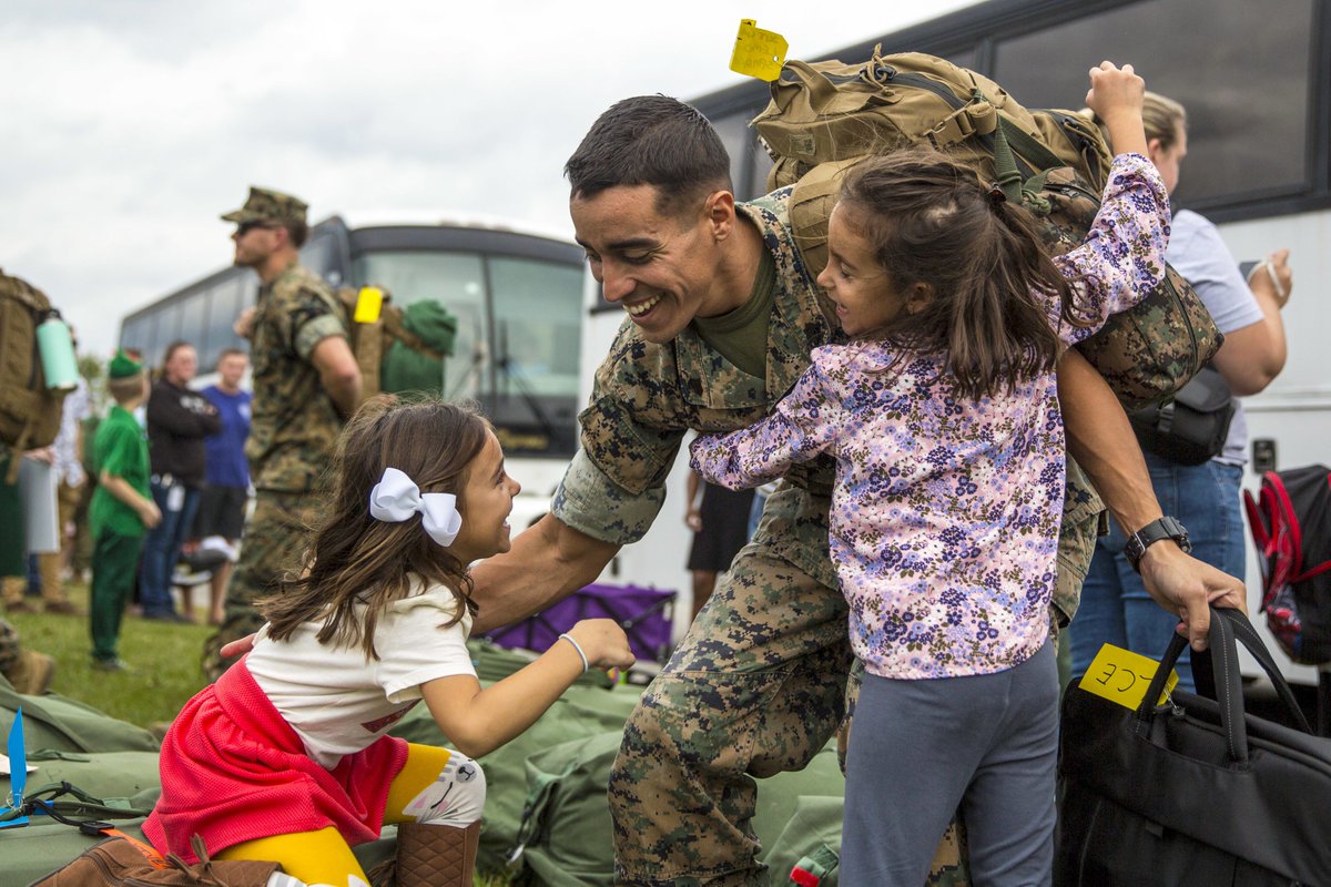 VA_ESGR's tweet photo. RT @DeptofDefense: Welcoming Daddy home!
Today, on #NationalDayoftheDeployed, we recognize the sacrifice #ServiceMembers and their families make in defending our nation. #KnowYourMil 
⬇️Tell us your deployment story. https://t.co/9Wc08EarrH