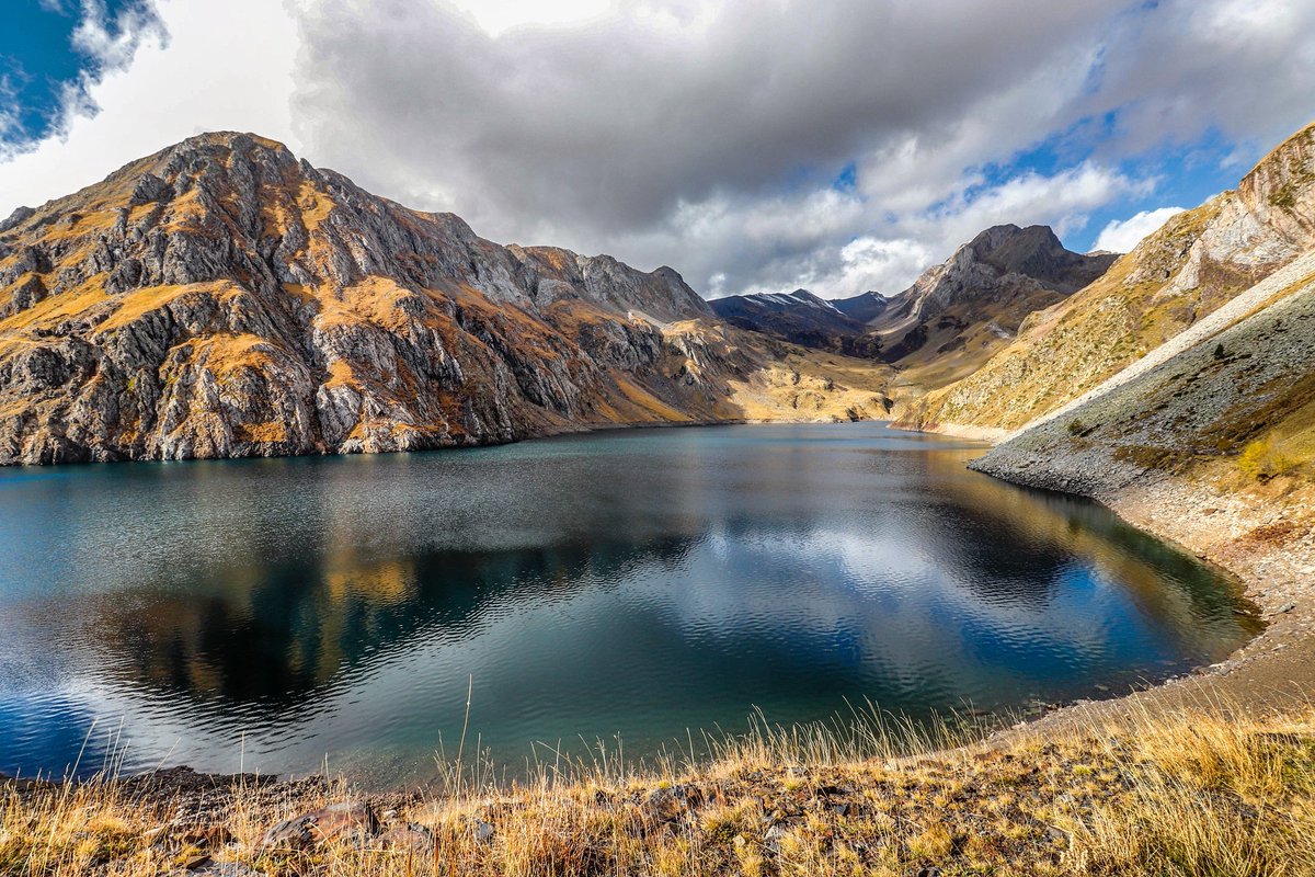 La zona lacustre de Llauset, alejada de las grandes rutas,  merece una visita sosegada y sin prisas. La recompensa es enorme.