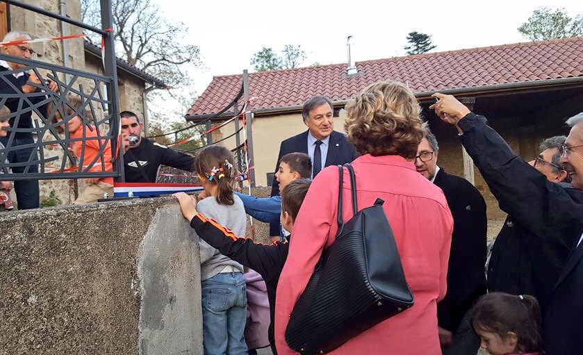 DinoCinieri's tweet photo. Histoire retiendra que pour ses 130 ans d'existence, école de #Burdignes a connu complète réhabilitation.
Elle est, à mon sens, garant du maintien services publics en milieu rural.
Un réel plaisir de participer à cette inauguration, aux côtés des burdivents et élus partenaires ! https://t.co/YSRfuYo4bm