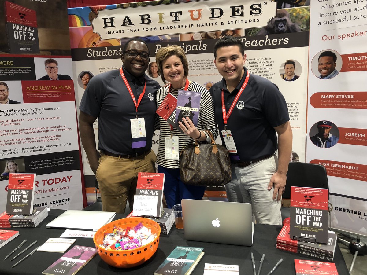 Williamdp's tweet image. Thank you ⁦@GrowingLeaders⁩ for honoring our ⁦@OMLEA1⁩ Principal of the Year Diana Lebsack with these free book! ⁦@TimElmore⁩ #AMLE2018 #AMLE18 #oklaed ⁦@CCOSA⁩