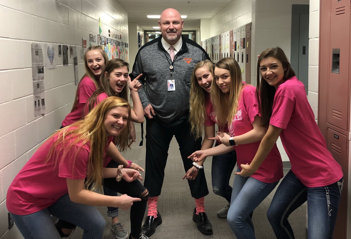 The Mustangs are geared up for the #pinkout tonight. Games start at 5:30 pm in Stanton #packthegym #mustangpride🐴🏐