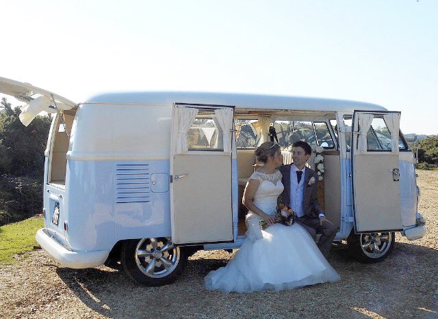 Charlotte and Chris enjoying photos with Lulu our 1960 #splitscreen in the Autumn sunshine! 🍂☀️🍂 

#vw #campervan #wedding