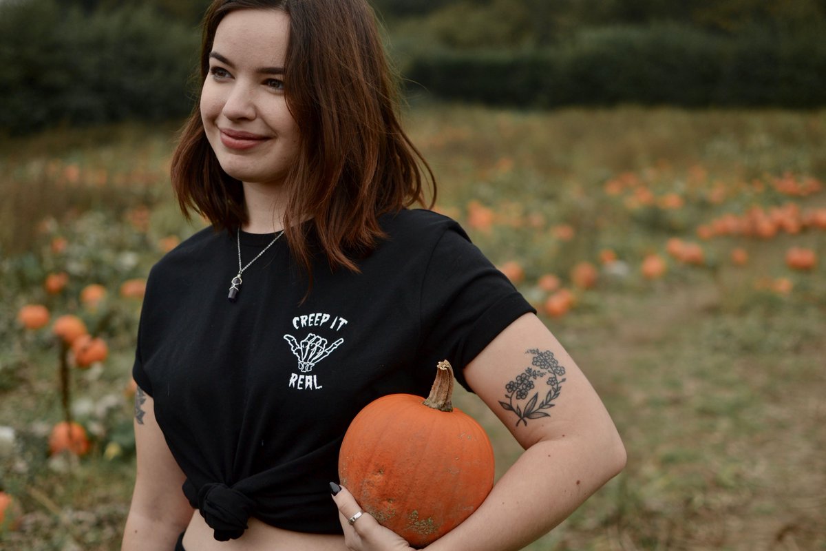 jenihendrix_'s tweet photo. I am still in love with this @BlantPased tee. Perfect for Halloween, but I'll likely wear it all year round to be honest... 🎃 https://t.co/bwpywxI00c