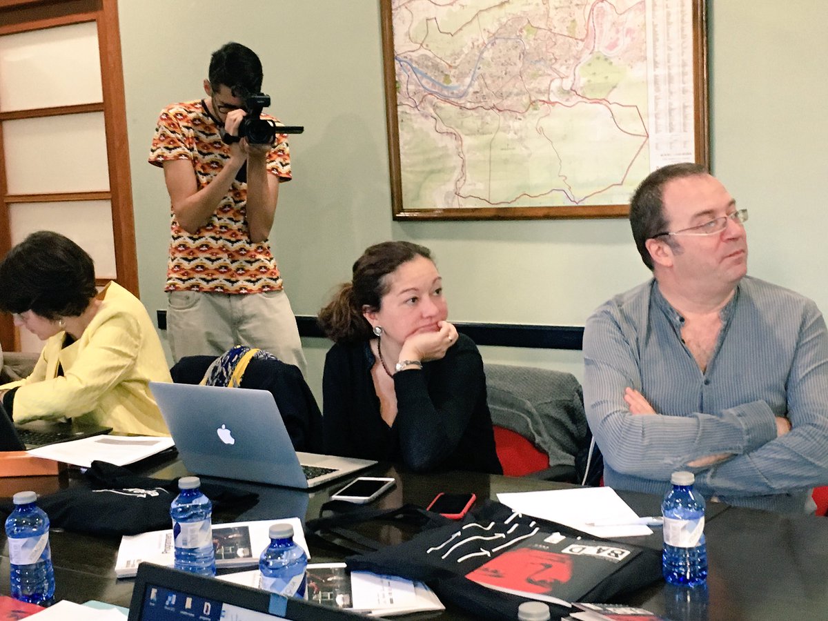 jemimacanom's tweet photo. Otro día intenso con #Pyrenart proyecto de cooperación cultural transfronterizo, reuniones, #poctefa, y hoy sigue en el #BAD18 merci beaucoup equipo!! https://t.co/goDh00dES1