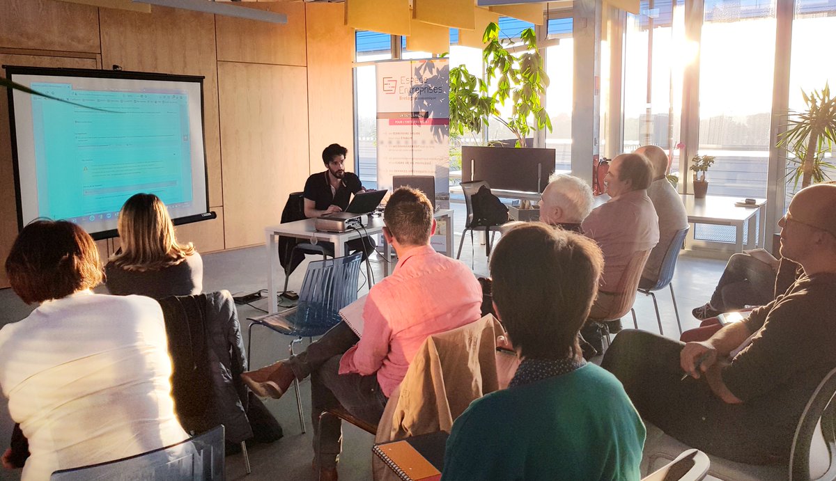 espacentreprise's tweet photo. @megalisbretagne et la #CMA35 présentent à nos artisans la nouvelle démarche de réponse aux marchés lors de la réunion d'information sur la #Dématérialisation des #MarchésPublics https://t.co/31ePWofbJ6