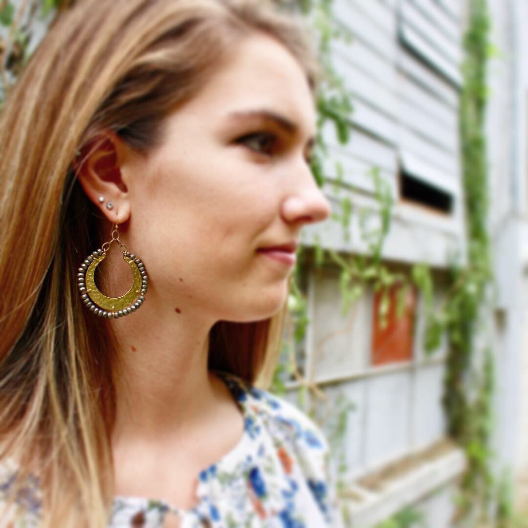 HingeWaco's tweet photo. Look to the weekend with a carefree spirit! We have wonderful selections of boho-chic to dress for any event.
Dress: $89
Earrings: $48 by @juliodesigns
.
.
.
#bohostyle #dress #floral #floralstylist #instastyle #styleinspo #ootd #ootdfashion #fall #fallfashion #hingewaco https://t.co/KioPaGrPt1