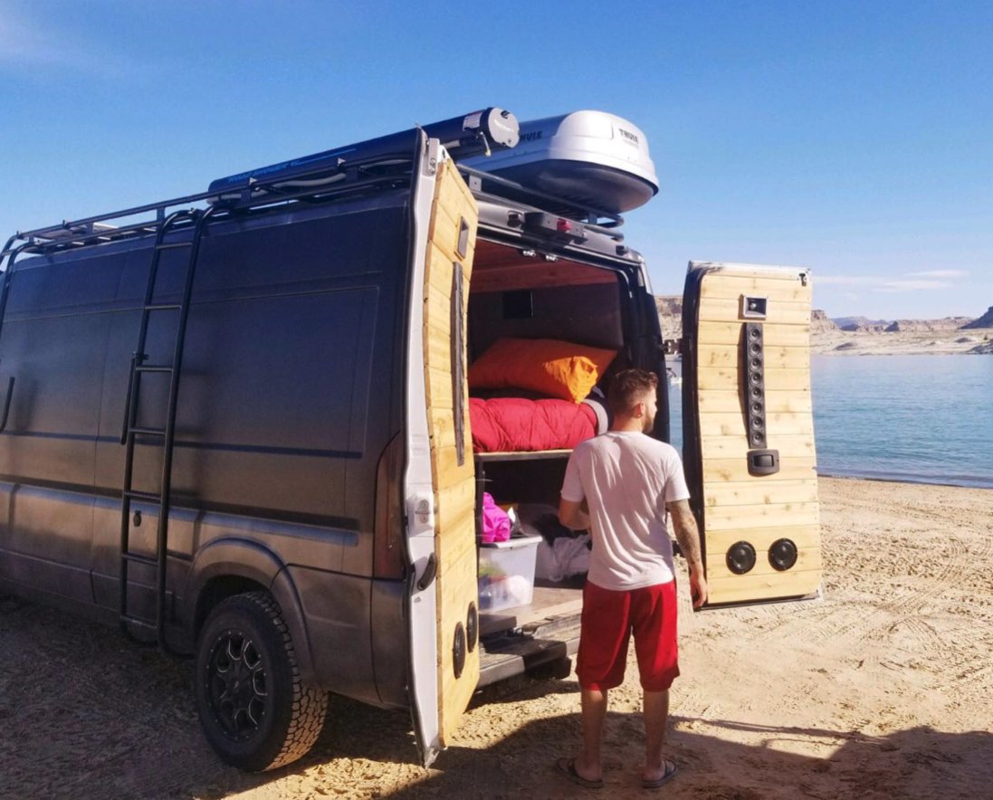 #vanlifers #vanlifestyle  #vanlifemoments #homeiswhereyouparkit #homeonwheels #livealternative #ontheroad #getoutside #offthegrid #lifeinavan ow.ly/2f2s30iqZZA #roadshower #roadshower4