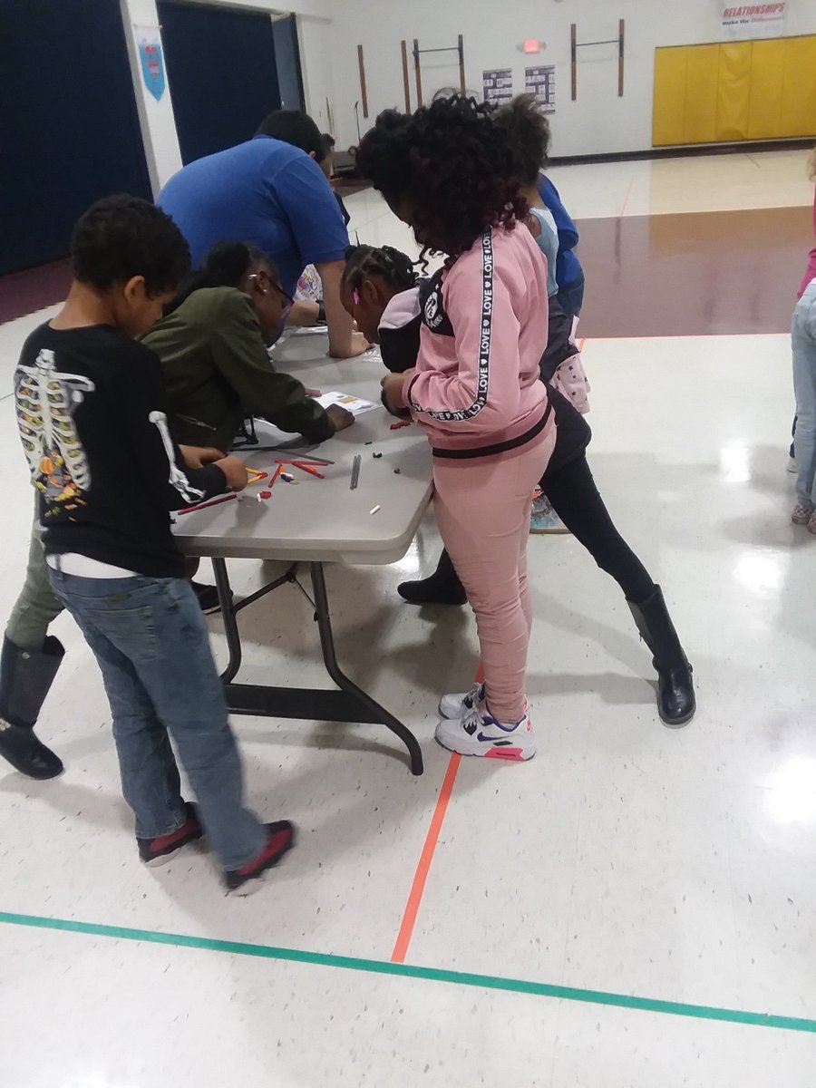 Our 3rd graders and Simple Machines! Thank you to Portsmouth's Children's Museum for the awesome presentation!  Photos by @baunl