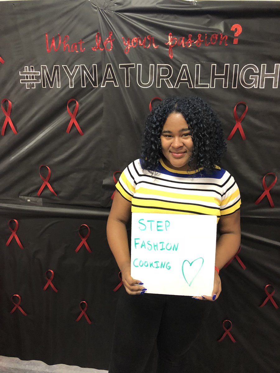 KBYoung01's tweet photo. @Marcus_HS promoting our natural high! @MarcusCounselor #RedRibbonWeek https://t.co/MCZtGWEbnG
