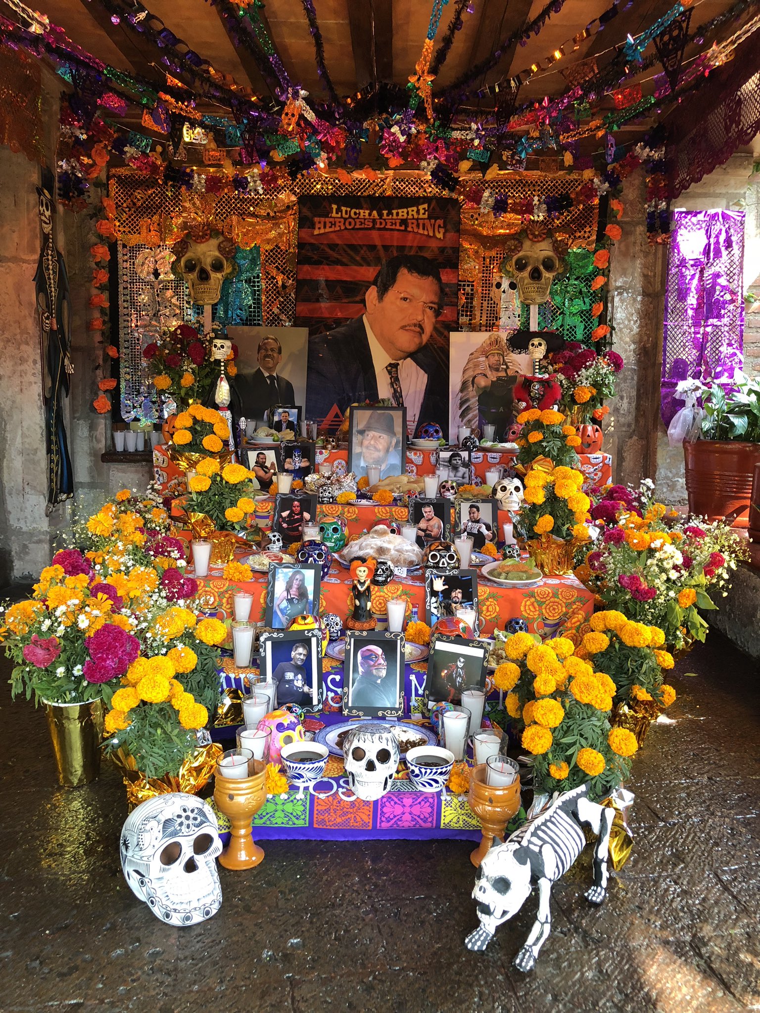 Texano Jr. on Twitter: "Espectacular ofrenda de Día de muertos AAA