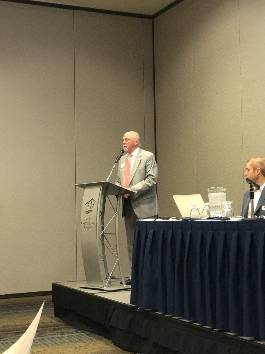 OregonCities's tweet photo. LOC’s Legislative Director said it best “today is about the art of collaboration, consensus, and compromise” as city officials and providers come together to talk about broadband and telecom. @skipnewberry thank you for moderating today’s event. #BetterTogether #ORCities2018 https://t.co/et0a3oG2qm