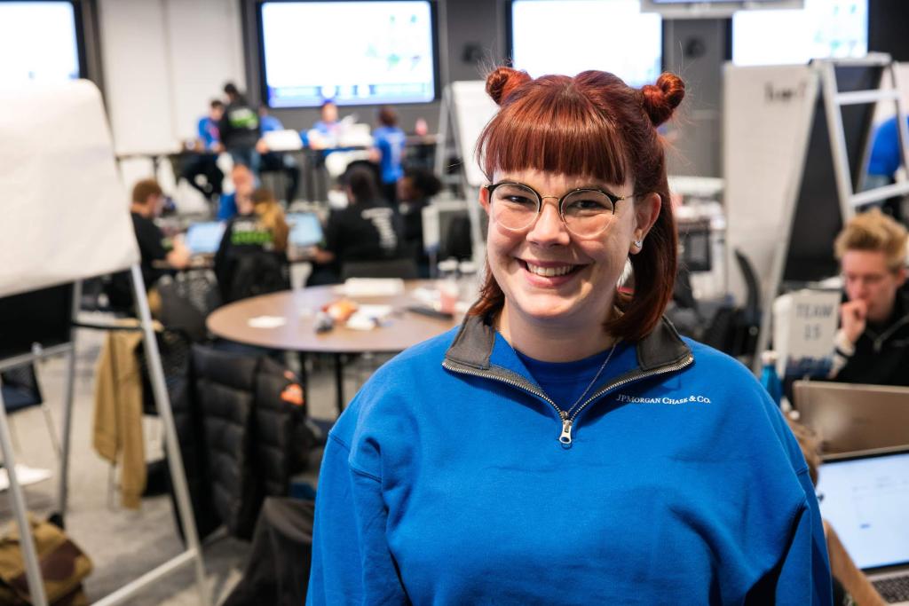 jpmorgan's tweet image. Over 80 student coders worked with $JPM technologists to help nonprofits @OhioGuidestone and Refuge Hub. Here's a peak at them developing their ideas at our #CodeForGood challenge in #Ohio.