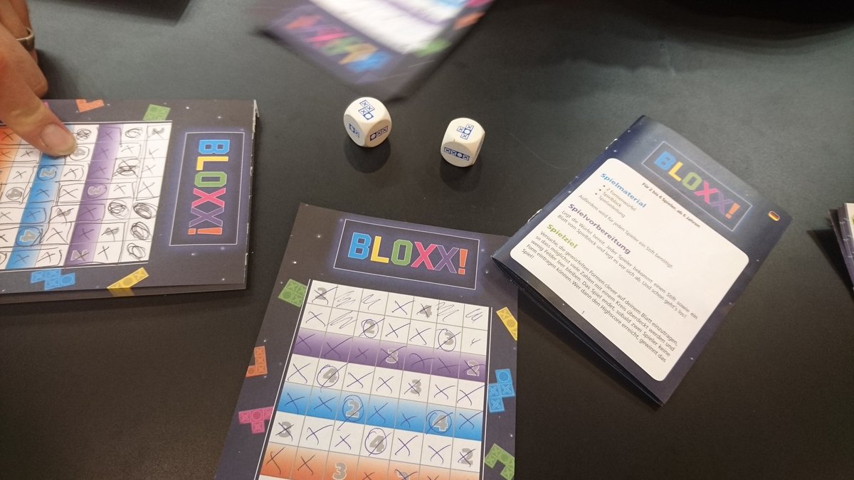 MissBayBee_de's tweet photo. Den Abschluss nach dem @MeetNPlayDE machte @Zoch_Spiele mit Blokus, Vollpfosten, Blocky Mountains und X: Ganz schön knifflig. #BlockyMountains in der Neuauflage kann ich empfehlen, es gibt Füchse 😀 https://t.co/A5t2FjKP71