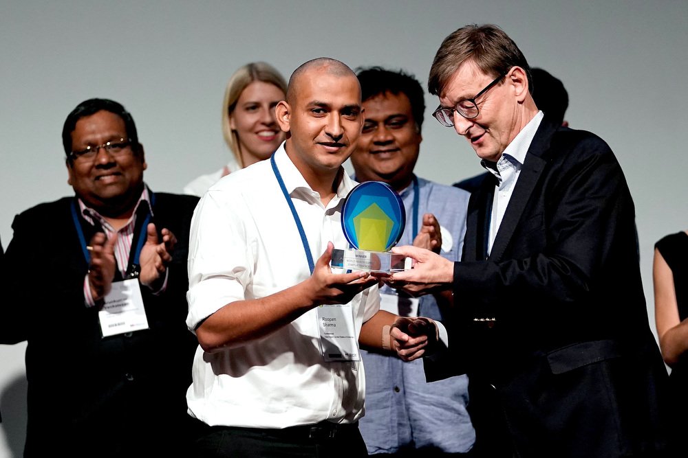 ArturOlesch's tweet photo. Smart glove wins World Health Summit Startup Award 2018 https://t.co/BTtwvLIV50 #WHS2018 @ICThealth_INT @WorldHealthSmt #startups @iManovue https://t.co/G4TEPMCzDy